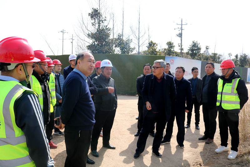 金寨縣委常委、常務(wù)副縣長汪洪濤一行到史河（金寨段）防洪提升工程-7#防汛大橋項目調(diào)研