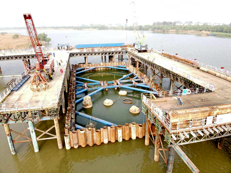 蚌埠日報:G206線渦河八橋主墩首個鋼圍堰合龍3