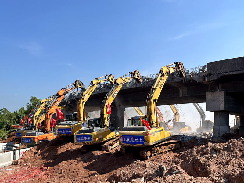 歷時(shí)17小時(shí)，上饒東樞紐互通項(xiàng)目橋梁拆除圓滿(mǎn)完成1