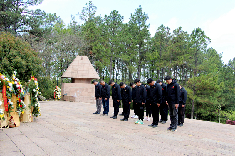 池州片區(qū)項(xiàng)目黨支部聯(lián)合開展“清明祭英烈,奮進(jìn)向未來”主題黨日活動(dòng) (2)
